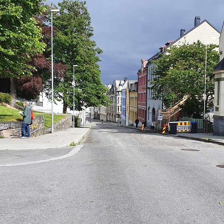 Appartement Near Brosundet, Newly Refurnished, Free Street Parking à Ålesund Extérieur photo
