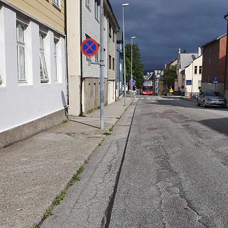 Appartement Near Brosundet, Newly Refurnished, Free Street Parking à Ålesund Extérieur photo
